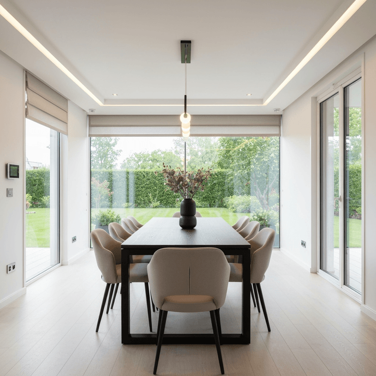 Интерьер шоурума AtiSmart с обеденной зоной